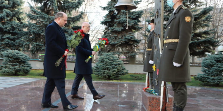 أوكرانيا وبريطانيا .. لا نريد المواجهة مع روسيا