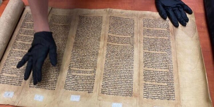 العثورعلى (مخطوطة توراة) مسروقة يعود أصلها إلى بغـــــداد