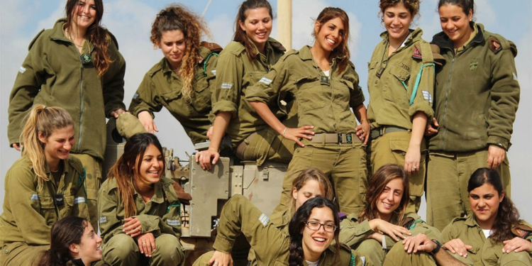 سجن شابة إسرائيلية بعمر (19 عاماً) للمرة الثالثة بسبب رفضها الالتحاق بالجيش