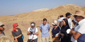 بالصور وفد سياحي إيطالي يزور مدينتي (أور وكرسو) الآثاريتين