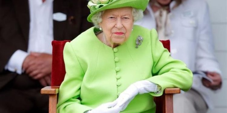 ممتلكات ملكة بريطانيا .. منزلان فقط