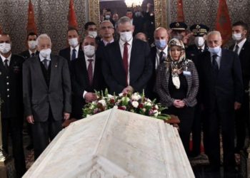 وزير الدفاع الإسرائيلي يزور ضريح محمد الخامس في (أول زيارة رسمية له) إلى المغرب
