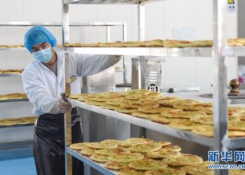 خبز (نانغ) الصيني يزين موائد الطعام في روسيا