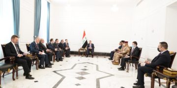 الكاظمي يستقبل مبعوث الرئيس الروسي
