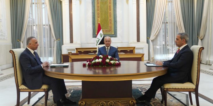 رئيس الجمهورية يستضيف اجتماعاً ضم (رئيسي مجلسي الوزراء والقضاء الاعلى)