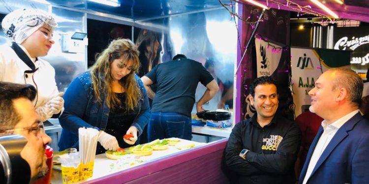 امين بغداد يفتتح مشروع الشابة مارية للاكلات السريعة