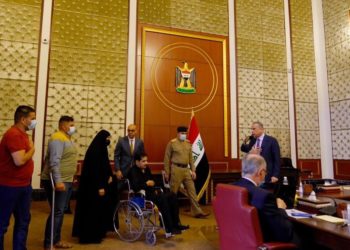الكاظمي يوجه بترقية الجرحى الاشقاء الاربعة بعد استقبالهم اثناء جلسة مجلس الوزراء
