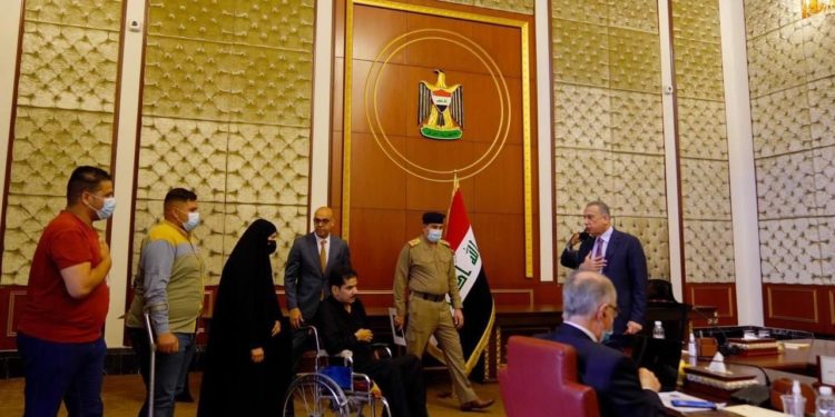 الكاظمي يوجه بترقية الجرحى الاشقاء الاربعة بعد استقبالهم اثناء جلسة مجلس الوزراء