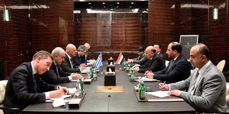 وزير الخارجية يبحث مع نظيره اليوناني العلاقات المُتميِّزة بين البلدين