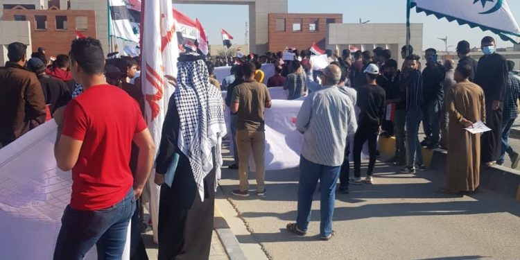 تظاهرة في البصرة ترفض استبدال مرشحين مستقلين بآخرين و (مصادرة أصواتهم الانتخابية)