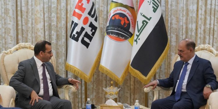 اللامي يلتقي محافظ الديوانية و يبحث معه أفاق دعم (الأسرة الصحفية) في المحافظة