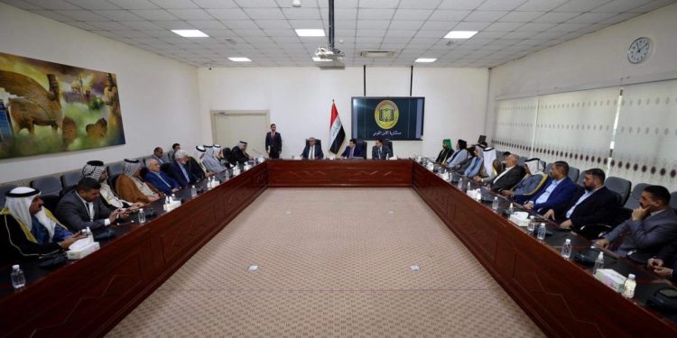 مستشار الامن القومي يلتقي عددا من (وجهاء وشيوخ الكاظمية)