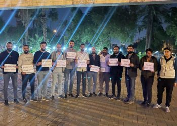 (شباب بغداد مع طلبة كردستان) صورة مباشرة من تحت نصب الحرية