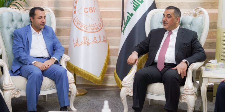 محافظ البنك المركزي ونظيره الإيراني يبحثان معالجة مستحقات طهران المالية