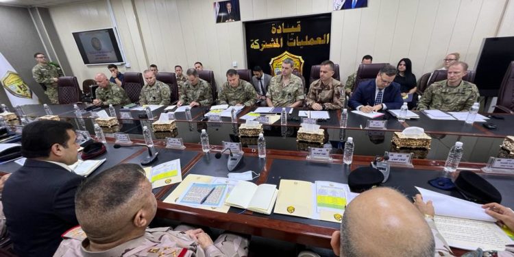 التحالف الدولي يسلّم العراق (١٨٠٠ عجلة عسكرية وشاحنات) + فيديو + صور