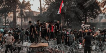 مواجهات احداث المنطقة الخضراء تخلف 50 إصابة بين صفوف قوات الأمن