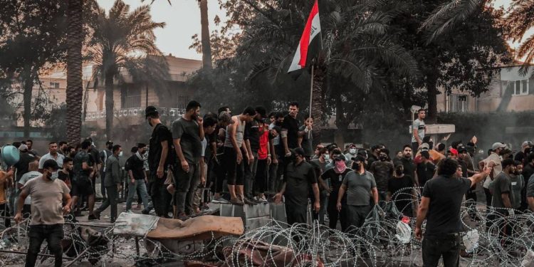 مواجهات احداث المنطقة الخضراء تخلف 50 إصابة بين صفوف قوات الأمن