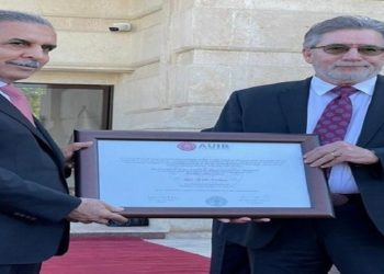 الجامعة الأمريكية تمنح رئيس مجلس القضاء الأعلى شهادة قانونية دولية