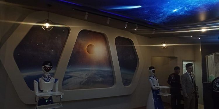 مهندسون يفتتحون مطعما فريدا من نوعه في الموصل (طاولات ذكية وروبوتات)