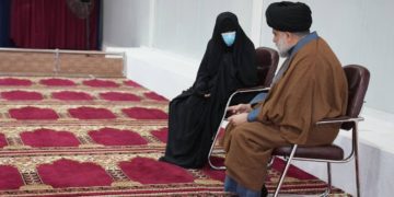 الصدر يلتقي والدة الناشط المختطف (سجّاد العراقي) ويأمر بمتابعة ملفه