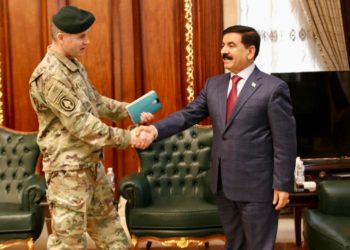 الدفاع تبحث مع مكتب التعاون الأمني (تدريب وتسليح الجيش لعراقي)