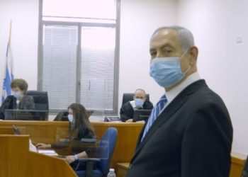 نتنياهو يواجه تهما تعرضه للسجن سنوات طويلة