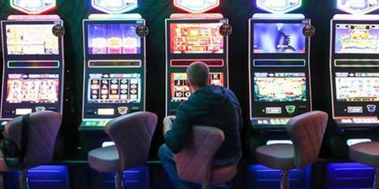 تحطيم 26 ماكنة قمار الكترونية في دهوك .. (اللعبة ممنوعة قانوناً)