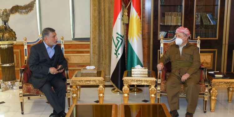 بارزاني يلتقي عزت الشابندر لــ(مناقشة التحديات بالعملية السياسية)