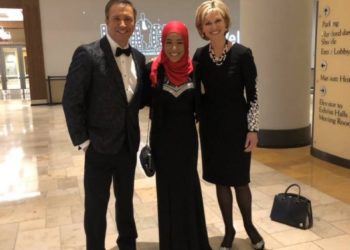 قصة آية جلال أول مذيعة مصرية محجبة على قناة أمريكية