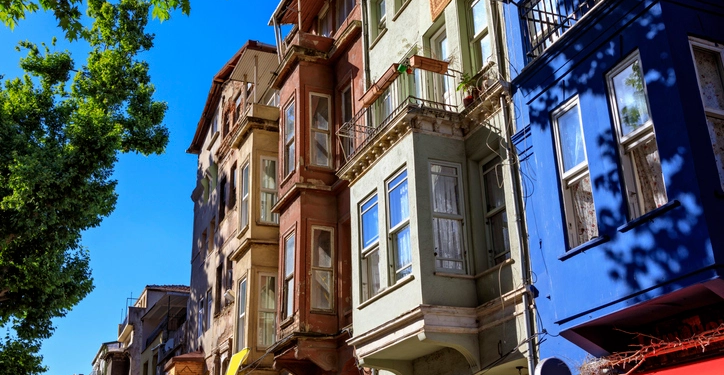 تركي أجّر منزله “3 غرف واسترده غرفتين ” ,,, أصيب بصدمة عندما اكتشف طريقة اختفائها + فيديو