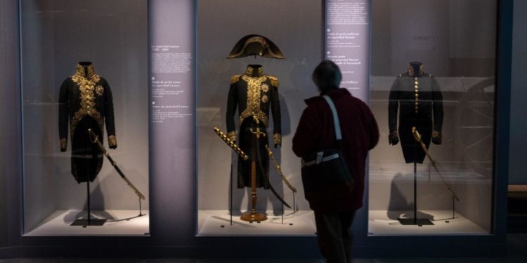 بيـــع (سيف و 5 مسدسات) لنابليون بـ 2,8 مليون دولار