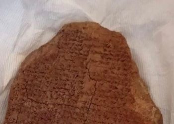 وزير الخارجية يسلم وزير الثقافة لوح حلم كلكامش