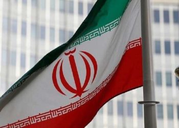 دعوات في إيران لإغلاق مضيق هرمز