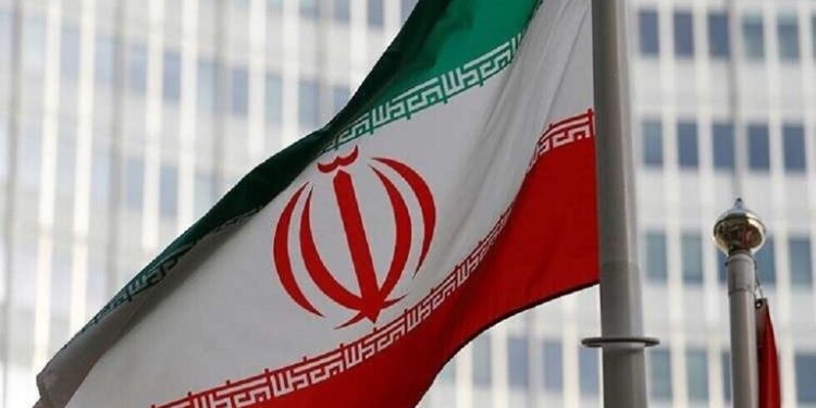 دعوات في إيران لإغلاق مضيق هرمز