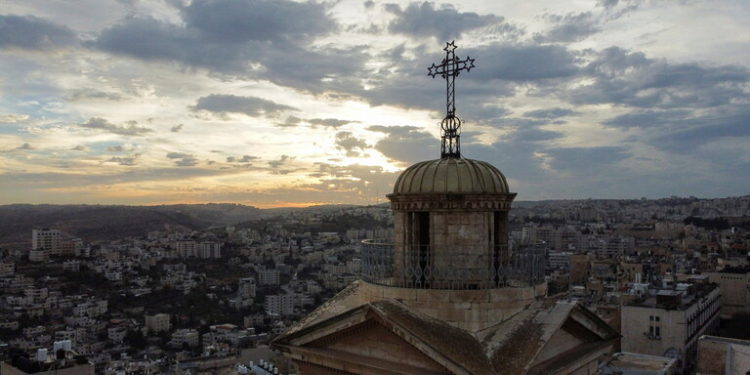 مسؤولون كنسيون في الأراضي المقدسة يتهمون السلطات الإسرائيلية بـ”التمـــييز” ضد السياح المسيحيين