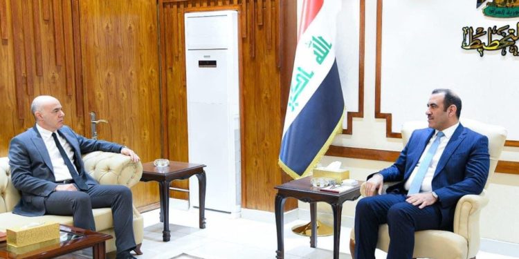 قرار حكومي بتسهيل منح تأشيرة الدخول “للمستثمرين” للعراق