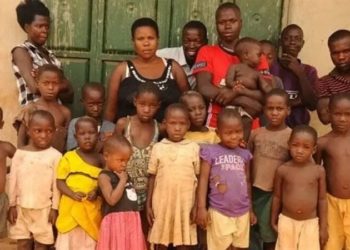 أم تنجب 44 طفلًا من رجل واحد (ماما أوغندا)