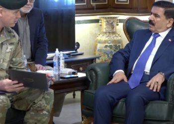 وزير الدفاع يلتقي (ضابط الدفاع الأقدم) في السفارة الأميركية ببغداد