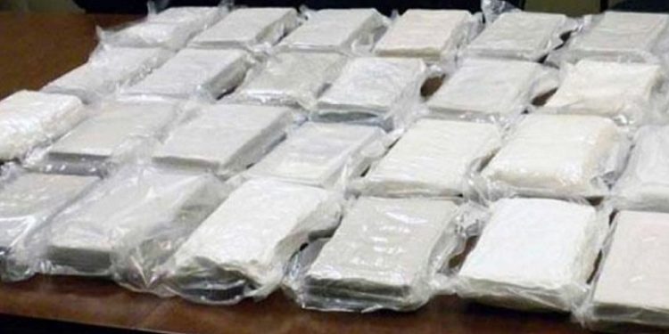 اعتقال (7 متهمين) بينهم نســـاء في حوزتهم كريستال وأسلحة