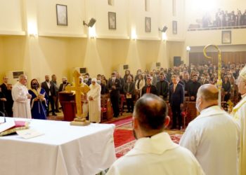 الكاظمي يحضر قداس ليلة عيد الميلاد المجيد في كاتدرائية مار يوسف + صور