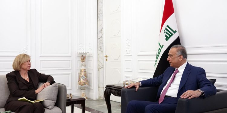 الكاظمي يستقبل السفيرة الأسترالية لدى العراق