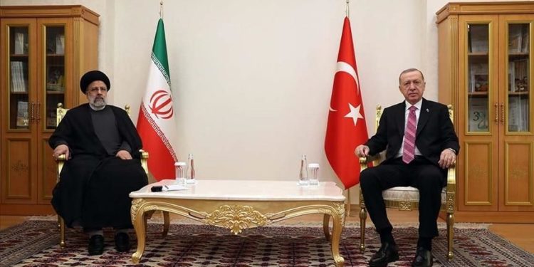 أردوغان ونظيره الإيراني يبحثان (العلاقات الثنائية والقضايا الاقليمية)