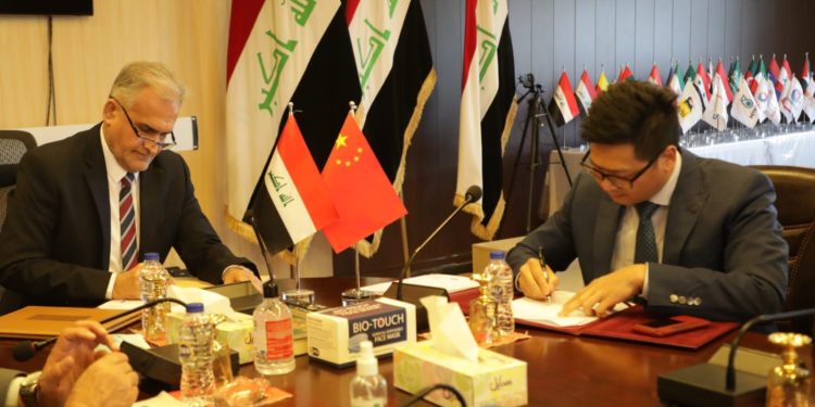 توقيع عقد مشاركة مع شركة صينية لتنفيذ عمليات الحفر والاستصلاح