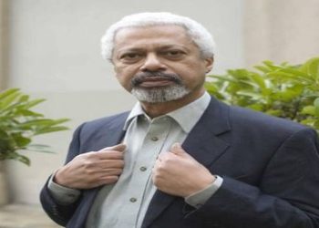 الروائي (عبدالرزاق قرنح) يتسلم جائزة نوبل للآداب في لندن
