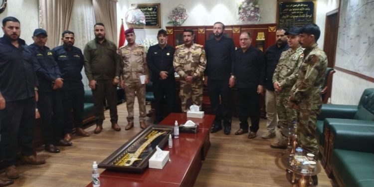 الحشد والجيش يبحثان التنسيق والعمل المشترك  في شرق الانبار