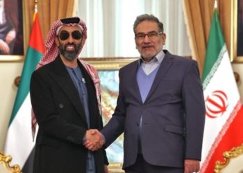 شمخــــــــــاني يستقبل طحنـــــــــــون في طهران