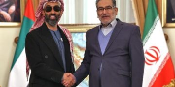 شمخــــــــــاني يستقبل طحنـــــــــــون في طهران