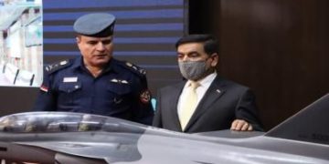وزير الدفاع يشيـــــد بالجهود المبذولة من قبل قيادة القوة الجوية