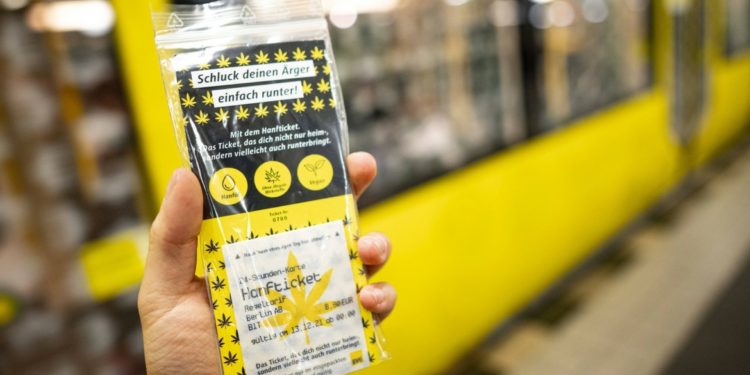 تذكرة صالحة للأكل ,, شركة نقل ألمانية تغري الركاب في عيد الميلاد
