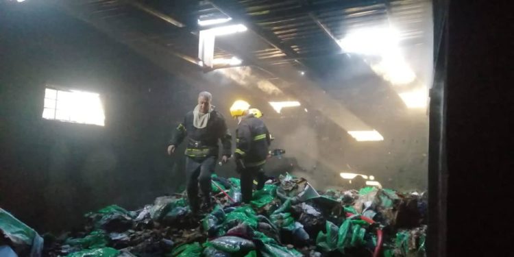 السيطرة على حريق الشورجة + صور